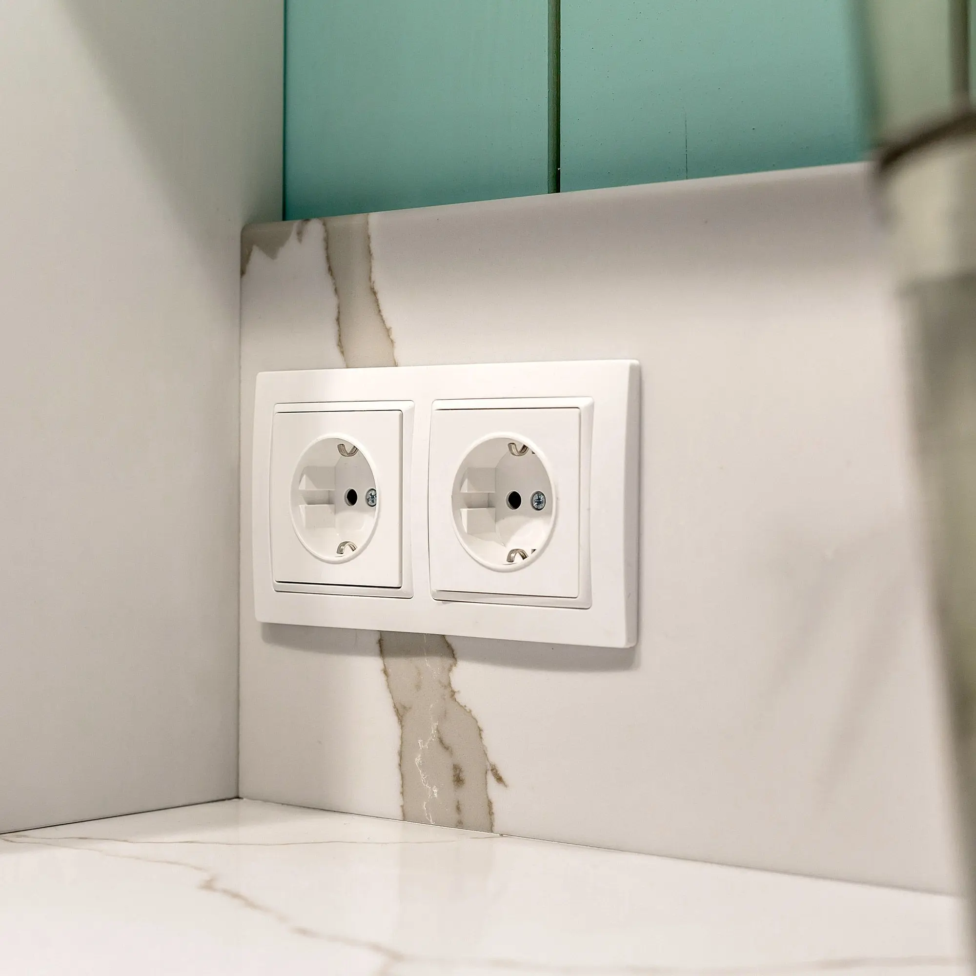 ramka-werkel-belyj-basic-wl03-frame-02_product